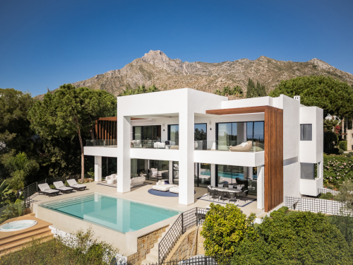 Exquisitely renovated villa in Sierra Blanca
